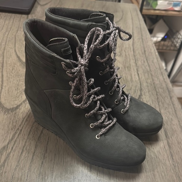 Merrell Tremblandt Black Lace Up Boots EUC - Picture 1 of 9